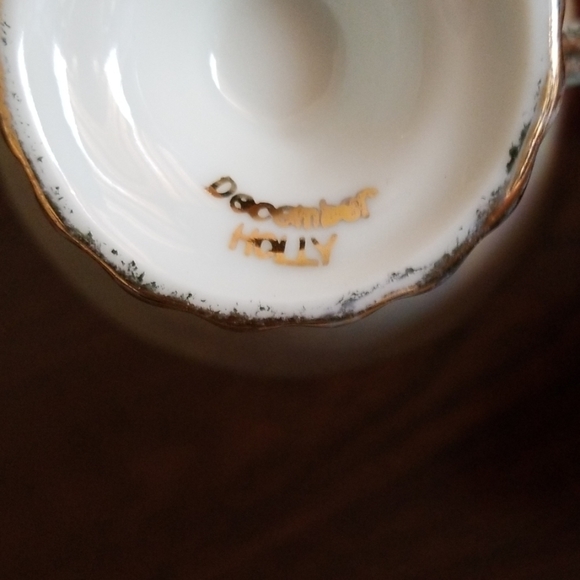 Teacup & saucer set holly pattern - Picture 5 of 5